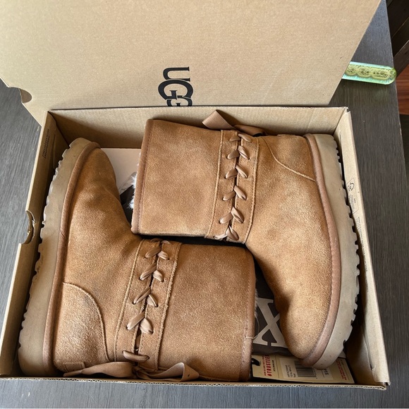 Womens UGG Classic Short Lace Suede Winter Boots Chestnut - Picture 3 of 7